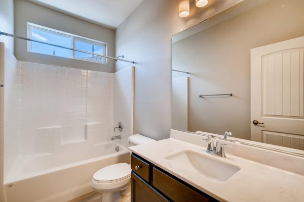 1324-Sequoia-St-Boulder-City-large-020-017-Bathroom-1499x1000-72dpi